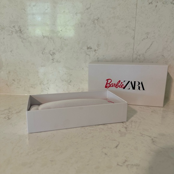 Zara X Barbie Sunglasses - Picture 3 of 14